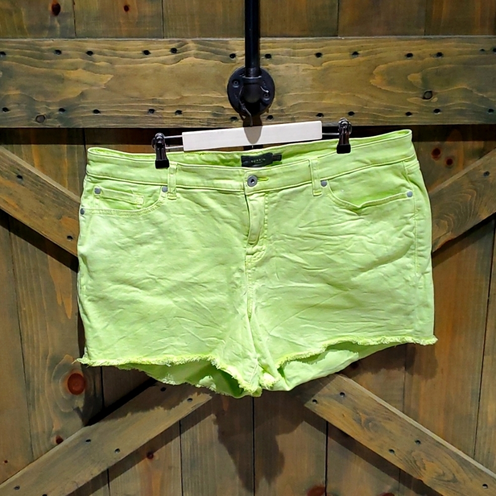 TORRID NEON YELLOW JEAN SHORTS SIZE 20